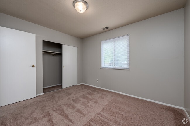 2BR, 1BA - 849SF - Primary Bedroom