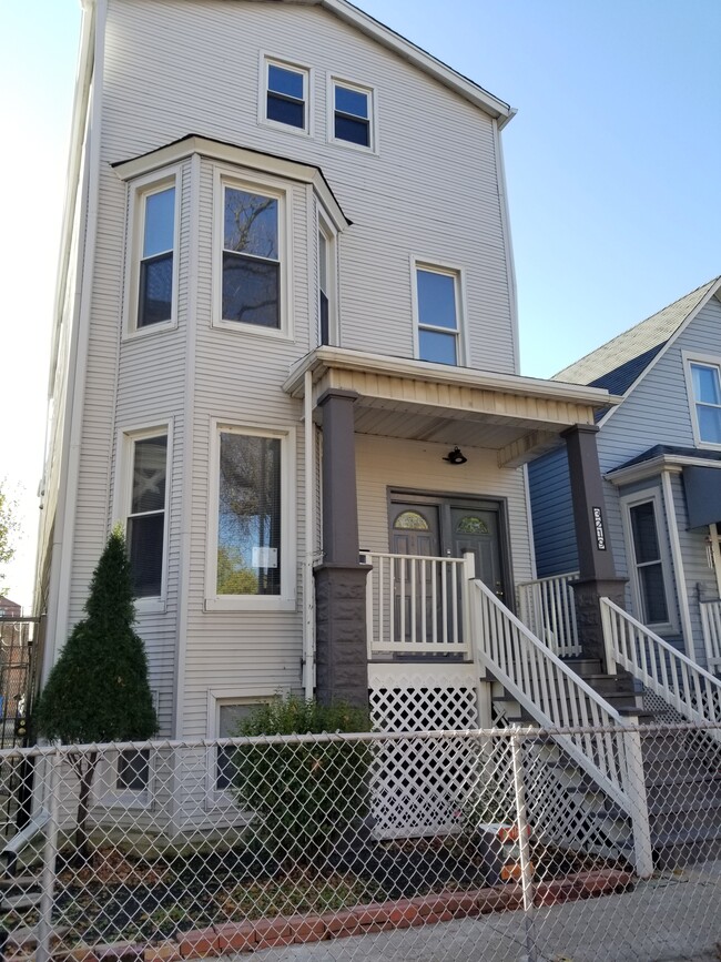 Building Photo - 3219 W McLean Ave Unit #2