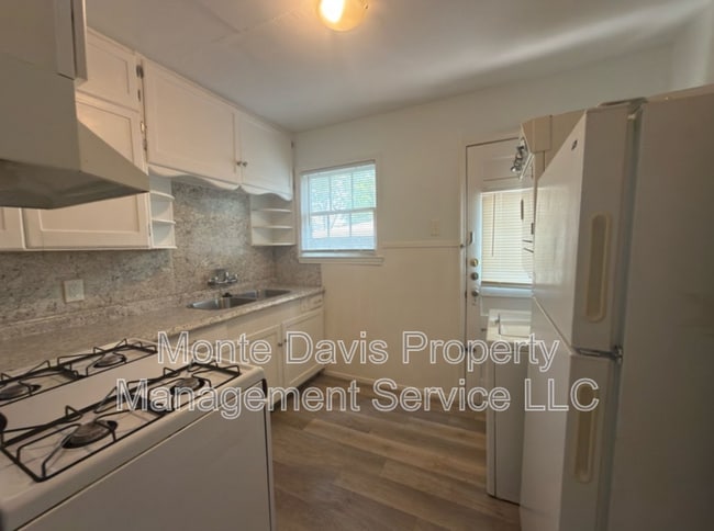 Photo - 3300 Robinson Ave Unit B