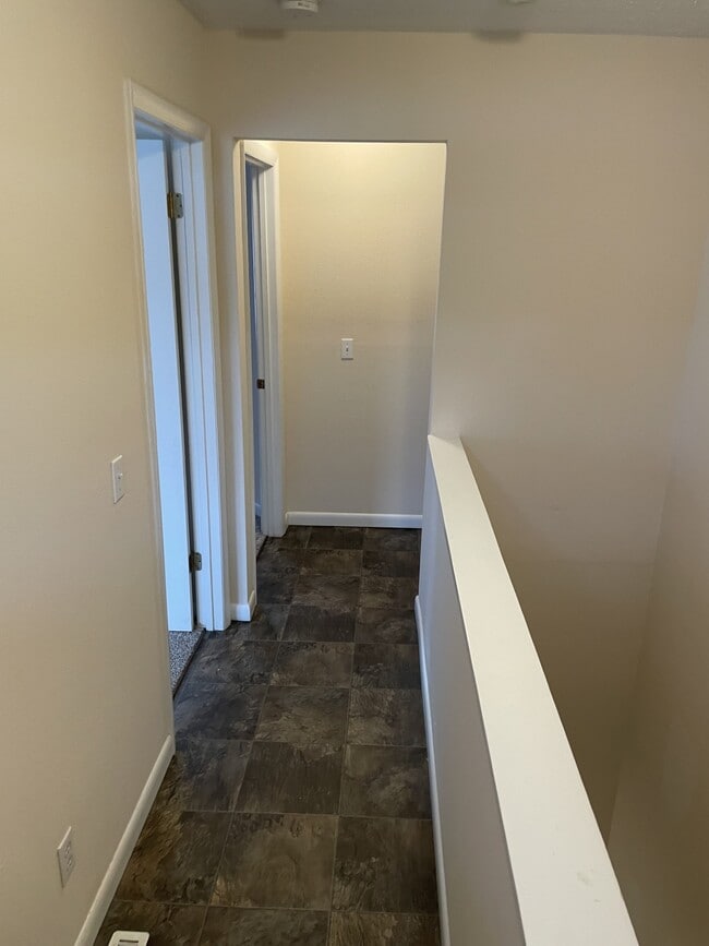 Building Photo - 310 Galvin Rd N Unit 3