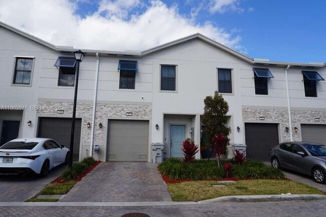 Photo - 385 NW 9th St