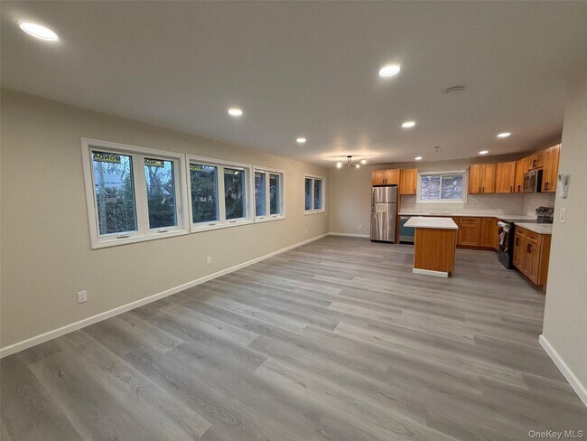 Photo - 16 Cornwall Ln