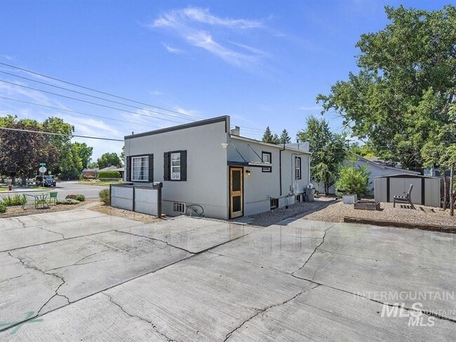 Photo - Top unit of Duplex