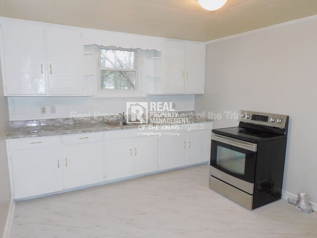 Photo - 3405 Derby Pl