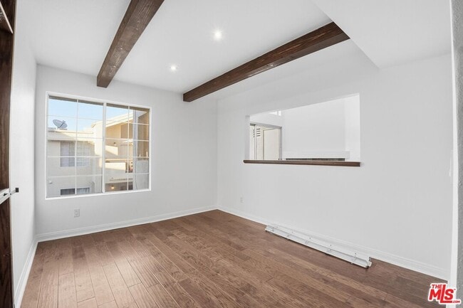 Photo - 5530 Owensmouth Ave Unit 314