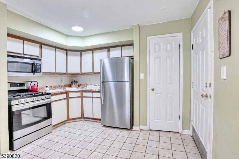 Photo - 2400 NE 10th St