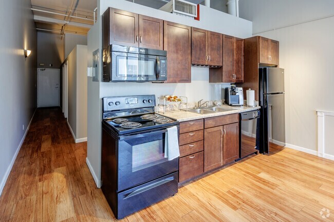 2BR, 1BA - 783SF