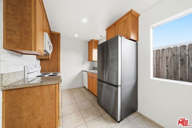 Photo - 6616 Sylmar Ave