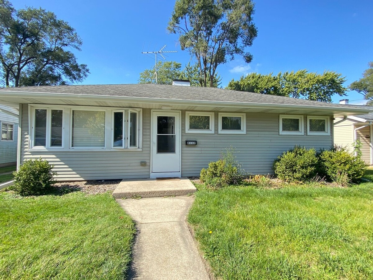 Updated 3 Bedroom Home in Highland, IN - Updated 3 Bedroom Home in Highland, IN
