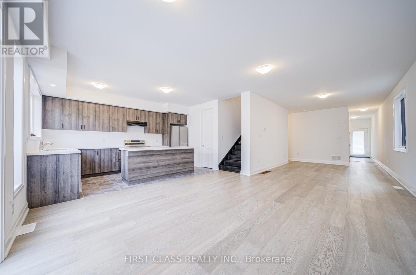 Photo - 12 Barnyard Trl