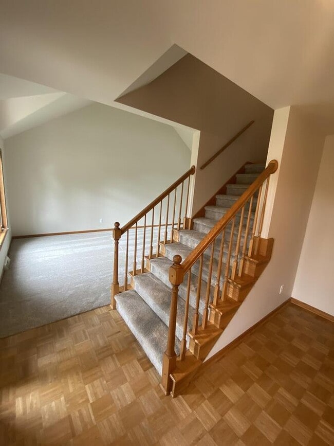 Photo - 636 W Briarknoll Ct