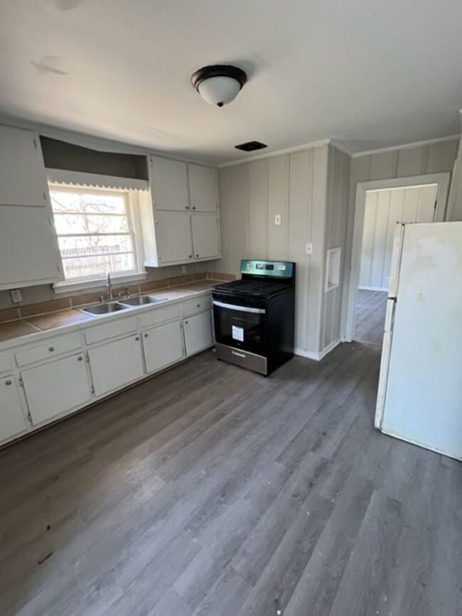 Photo - Renovated 4 Bedroom 1 Bath Home for Rent!