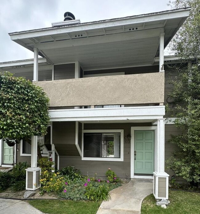 Building Photo - 2424 Santa Ana Ave