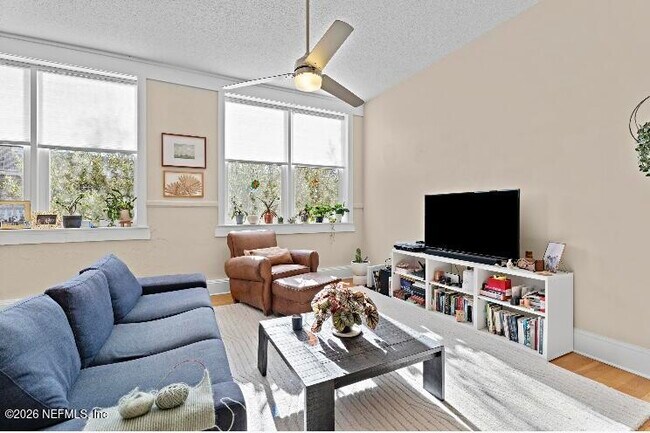 2525 College St Unit 2304