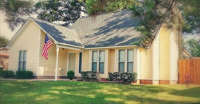Building Photo - 308 E Emerald Dr