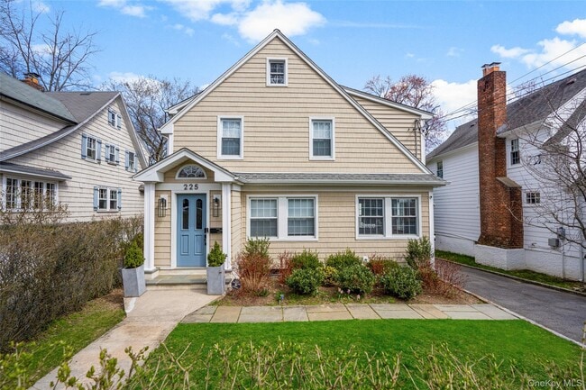 Building Photo - 225 Larchmont Ave