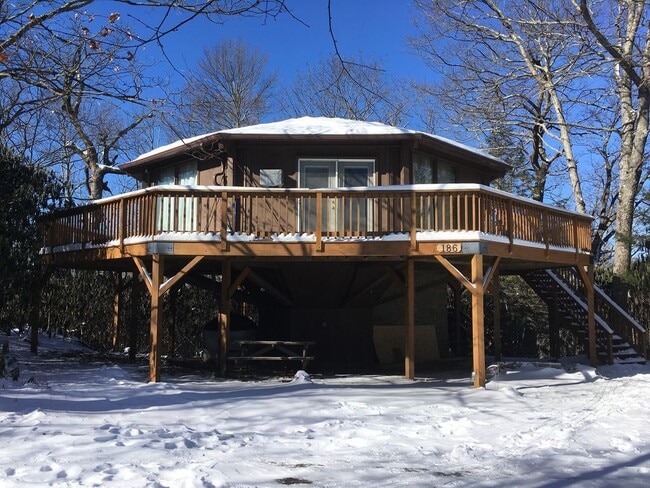 Building Photo - Furnished Rental in Blowing Rock Area; Absolutely Wonderful Deck for Entertaining!