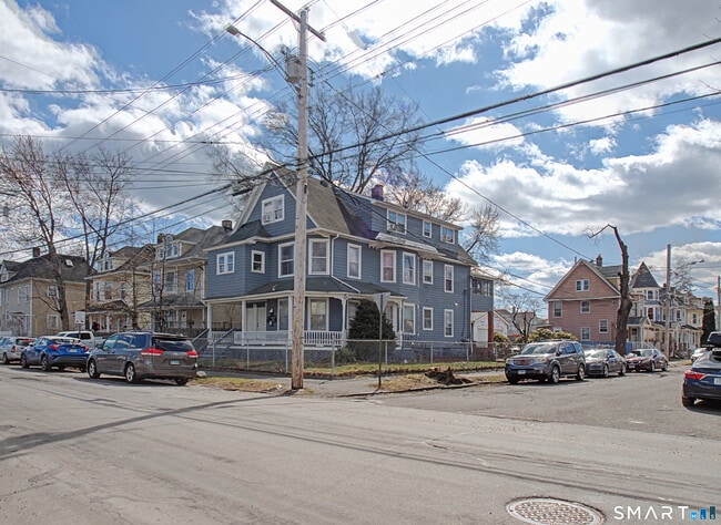 Photo - 373 Wood Ave Unidad 1st Floor