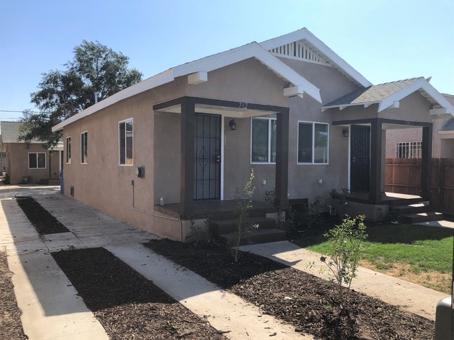 Photo - 712 W 54th St Unidad 712 W. 54th Street