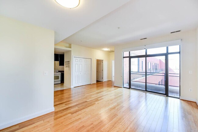 Building Photo - Gorgeous 2 Bedroom Penthouse in River Place South! Unit 1101