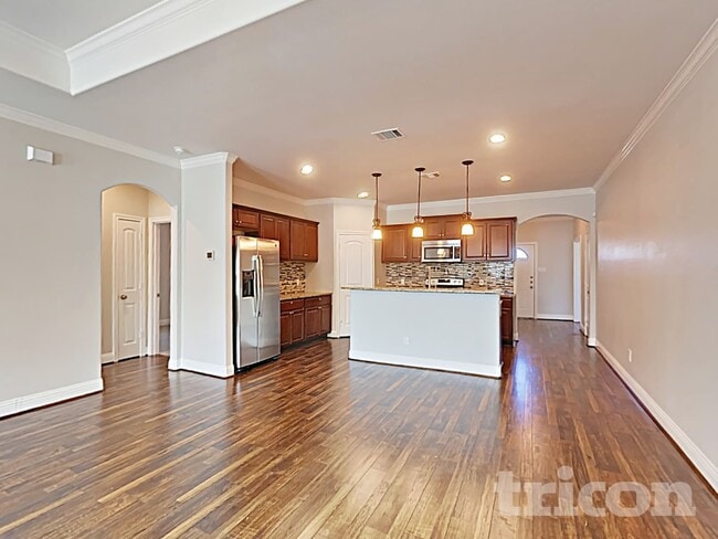 Photo - 1002 Woodcrest Dr