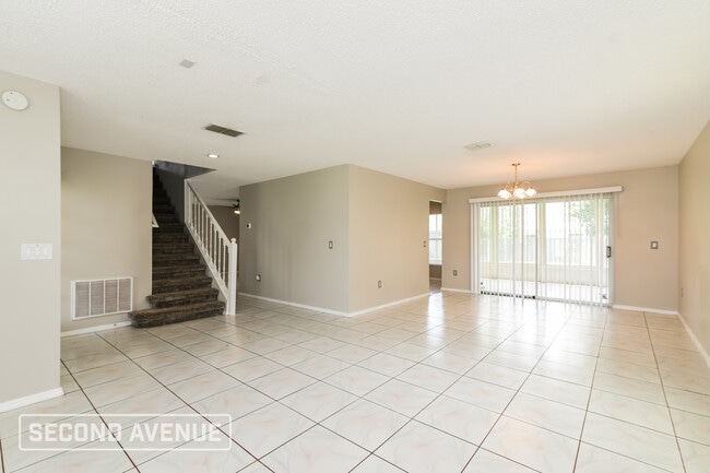 Photo - 2216 Wyndam Way