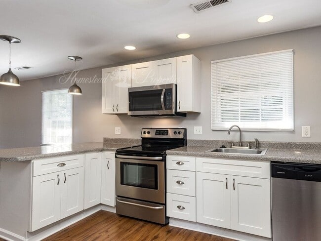 Photo - Updated 3 Bedroom / 2 Bath Home on Lamont