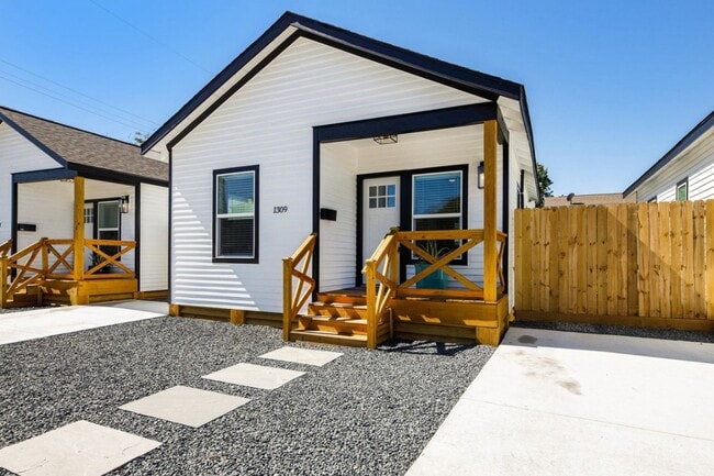 Building Photo - 1224 53rd St