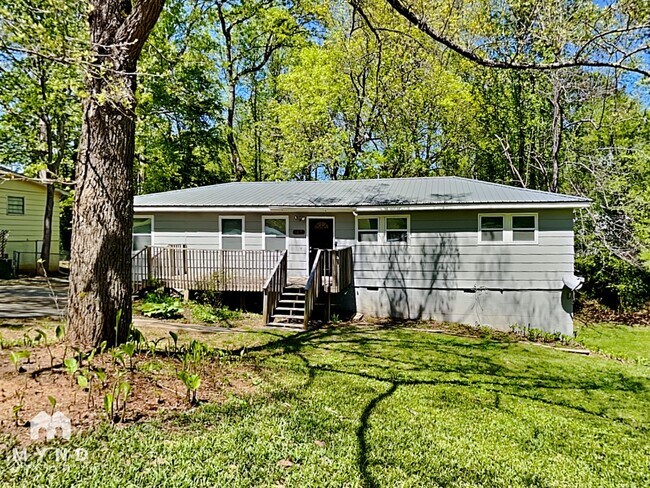 Building Photo - 1407 Sycamore Dr NW