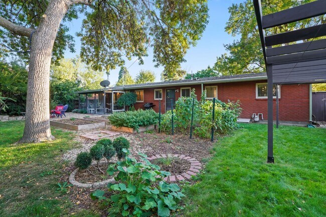 Photo - 3bd/2ba Home on Large Private Lot