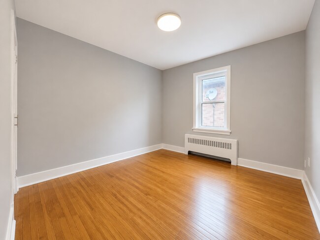 Photo - 257 Niagara St
