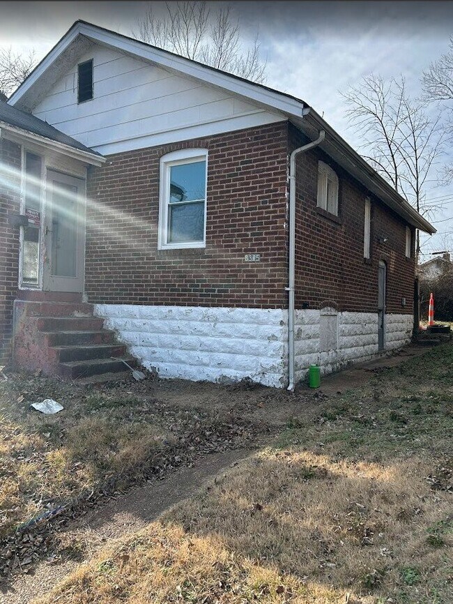 8315 Eton Pl