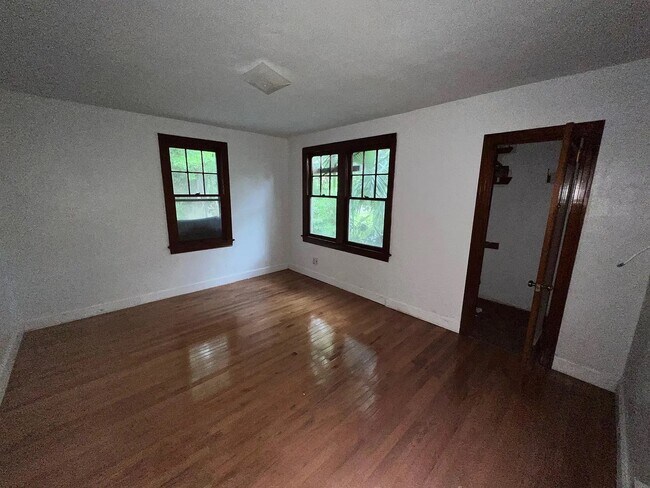 Photo - 343 W 63rd St