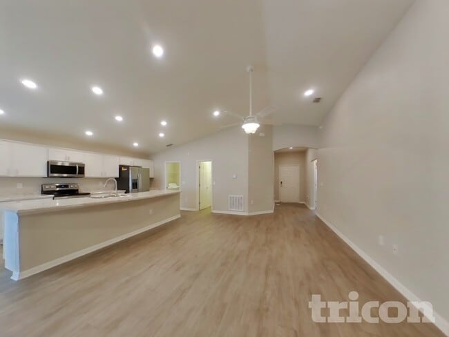 Photo - 579 Lorient Drive