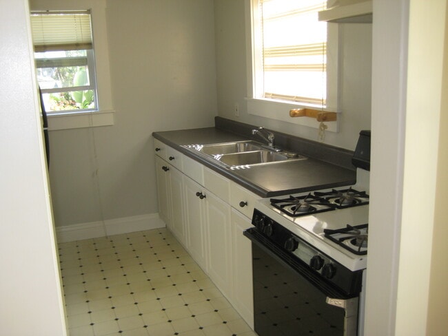 Photo - 2140 B St