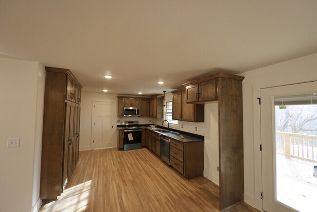 4392 Ashland City Rd