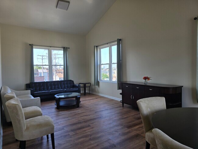 Photo - 1118 S Charles St