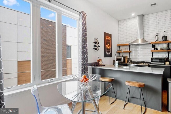 Photo - 1617 Hope St Unit 2D