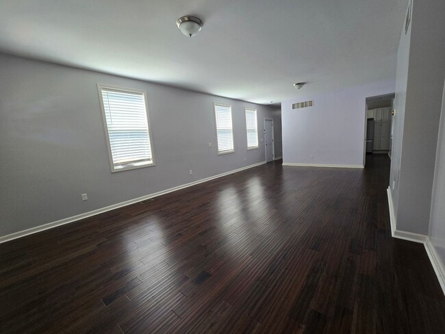 Photo - Super, Renovated 3 bed 1 bath! Available Now!