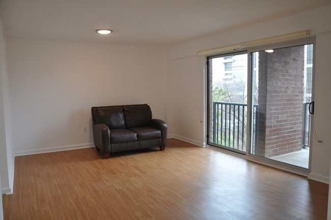 Photo - 1300 Army Navy Dr Unit 813