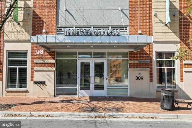 Building Photo - 309 Holland Ln Unit 136