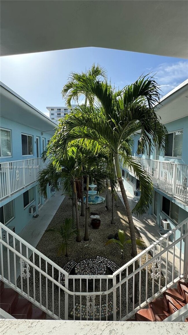 Photo - 401 Collins Ave Unit 15