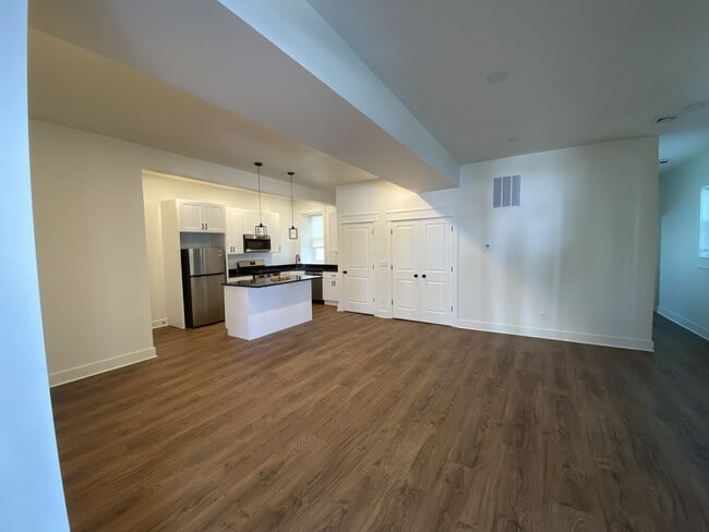 Photo - 27 W Ferdinand St