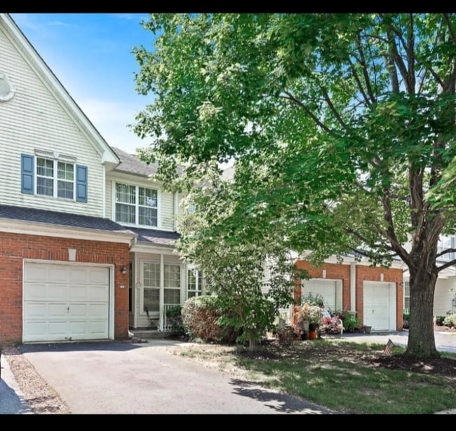 Photo - 32 Chatham Ct