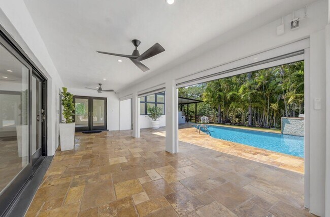 Photo - 5120 Carillo St