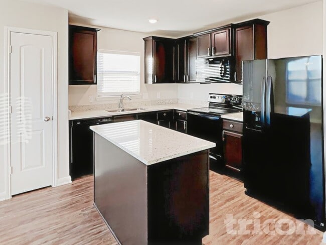 Photo - 114 Hamilton Way