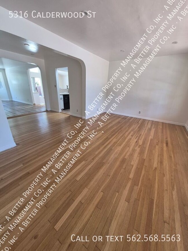 Building Photo - 5316 E Calderwood St