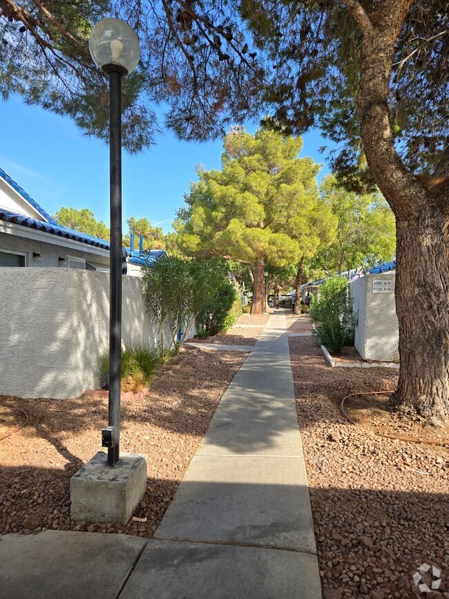 Building Photo - Charming Single Story Townhome