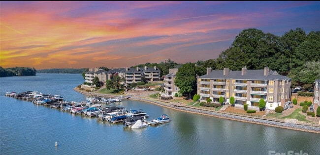 Paradise Charlotte Waterfront Living - 7332 Lake Front Dr