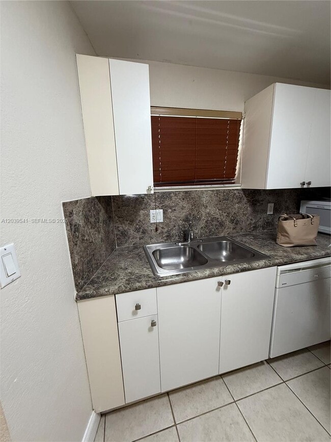 Photo - 4205 N University Dr Unidad 309